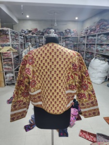 เสื้อโค้ทลำลองลายดอกไม้สำหรับผู้หญิง แขนยาว เปิดด้านหน้า คอตั้ง ผ้าฝ้ายทอ 100% กระเป๋าปะติด สไตล์ฤดูใบไม้ร่วง ของขวัญ - Product Image 2