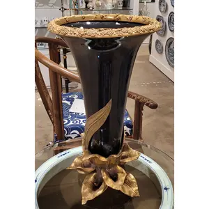 Vase à fleurs en métal fait main par un designer pour un style de maison luxueux, vase à fleurs en métal de qualité export, décoration intérieure élégante. - Product Image 2