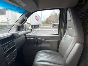 Fourgon utilitaire commercial d'occasion en excellent état, modèle 2019/2022, propulsion arrière, 6.6L V8, véhicule de livraison - Product Image 6