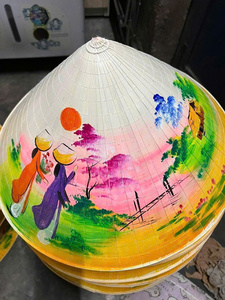 Chapeau conique en feuille de palmier de bambou, fait main, chapeau traditionnel vietnamien pour le travail en extérieur et les événements culturels - Product Image 2