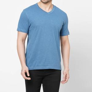 T-shirt pour homme en coton et élasthanne, col en V, manches courtes, logo personnalisé imprimé sur le devant, couleur unie, coupe classique, écologique, respirant, 180g - Product Image 5