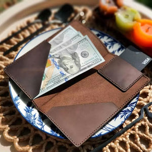 Estuche para Cheques de Cuero Genuino de Lujo Hecho a Mano, Seguro, Moderno y Profesional para Restaurantes - Product Image 1