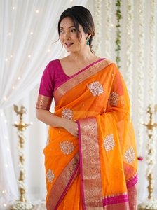 Sari de Seda Naranja AARA Fashion con Bordado Dorado Zari y Borde Rosa, Largo hasta el Suelo, Protección Solar para Mujeres, Traje Tradicional de Boda de la India - Product Image 4