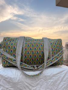 Green Floral Print Quilted Duffel <b>Bag</b> <b>Large</b> Capacity <b>Women</b> Travel <b>Weekender</b> <b>Bag</b> Zipper Closure Textile Material - Product Image 2