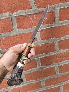 Couteau Bowie artisanal de qualité industrielle pour le camping et la chasse, lame en acier Damas à pointe clip, manche en corne et bois, étui en cuir OBM - Product Image 4