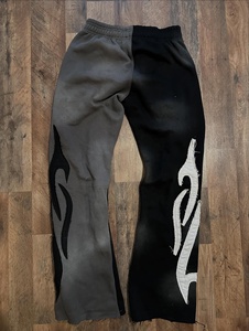 Ensemble de survêtement de qualité supérieure personnalisé bicolore noir et gris avec sweat à capuche zippé et pantalon de survêtement ample à bords bruts et patchwork appliqué - Product Image 2