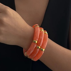 Bracelet en résine fait main, transparent, finition lisse, léger, confortable, à porter au quotidien - Product Image 3