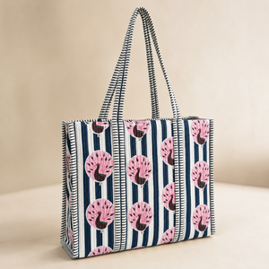 Sac fourre-tout matelassé bleu marine premium à imprimé paon, grand sac à bandoulière en coton pour femme, idéal pour les voyages, la plage, le marché et le quotidien - Product Image 1