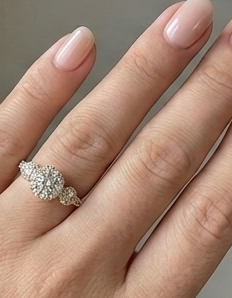 Anillo de Compromiso de Lujo con Diamante Cultivado en Laboratorio de 1.0ct, Corte Brillante, Banda Trenzada Cruzada, Oro de 14K, Certificado para Novias - Product Image 5
