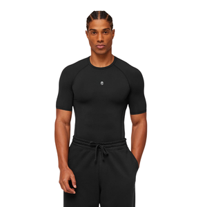 T-shirt de compression noir pour homme – Vêtement de sport et d'entraînement avec extensibilité confortable - Product Image 1