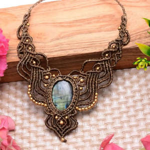 Collier macramé classique fait main en jade avec chaînes marron, collier statement avec perles, bijou ajustable en pierre de guérison - Product Image 5