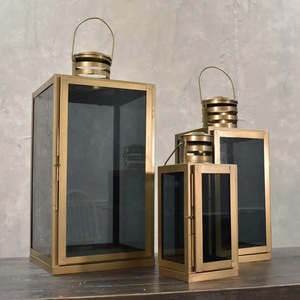 Lanterne à bougie en métal doré en gros, disponible en différentes tailles pour la décoration de la maison et les mariages - Product Image 6
