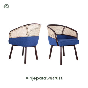 Fauteuil moderne de luxe en teck courbé avec rotin naturel imperméable pour salle à manger, extérieur, salon ou causeuse. - Product Image 4