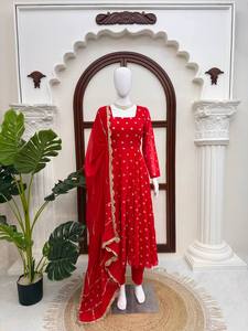 Conjunto de traje Anarkali rojo para mujer con dupatta |   Conjunto de pantalón y kurta Anarkali bordado |   Ropa Étnica India LD CREATION Moderna Sin Arrugas - Product Image 1