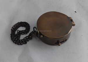 เข็มทิศพกพาทองเหลืองพร้อมสายโซ่ สไตล์วินเทจ อุปกรณ์นำทางทางทะเลแบบพกพา - Product Image 3