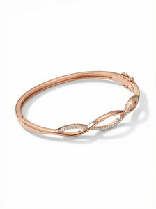 Élégant bracelet en or rose 14 carats avec diamants de laboratoire, bracelet à ondes torsadées, cadeau pour femme, bracelet de mariage - Product Image 4