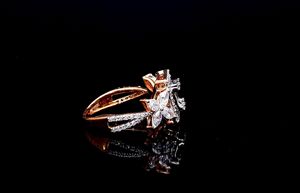 Bague de Fiançailles Florale de Luxe en Or Rose 14 carats, Diamant de Laboratoire Taille Baguette et Marquise, Design Halo, Certifiée IGI, Vente en Gros, Anniversaire - Product Image 2