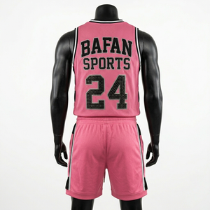 Conjunto de camiseta y pantalones cortos de baloncesto para hombre, 150 GSM, malla de poliéster transpirable, paneles laterales, logotipo personalizado por sublimación para conjunto masculino - Product Image 4