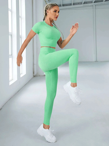 Ensemble de yoga 2 pièces pour femme, tenue de sport sans couture, vêtements de fitness, tenue de sport à manches courtes pour femme - Product Image 2