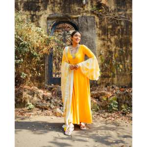 Conjunto de Traje de Satén de Algodón Amarillo Brillante para Mujer, Talla XS, Estilo DE MAISON, Verano, Corte Holgado, Diseño Étnico, Kurta, Dupatta, Fiesta Festiva - Product Image 1