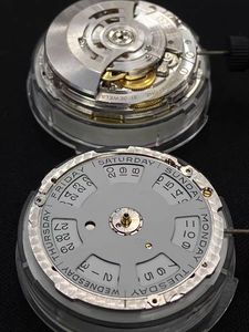 Montre automatique en métal Dandong Shanghai 3255 DD40 DD36 avec double calendrier, affichage de la semaine à 12 heures et affichage de la date à 3 heures - Product Image 4