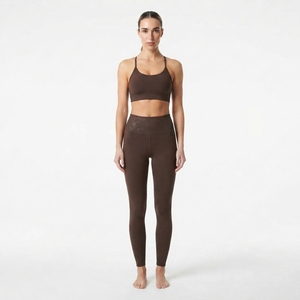 Conjunto Deportivo de Dos Piezas para Mujer, Bra Deportivo Marrón y Leggings de Cintura Alta - Product Image 1