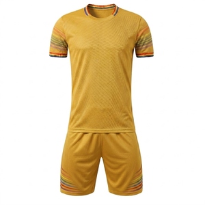 Tenues de football pour hommes et femmes, logo personnalisé sur le devant, service OEM, 100 % polyester, vente en gros d'usine, football léger - Product Image 4