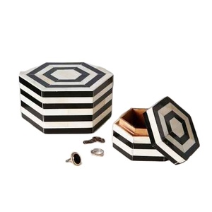 Caja de Almacenamiento de Lujo con Incrustaciones de MDF y Resina, Organizador de Joyas Personalizado, Última Caja de Almacenamiento Decorativa - Product Image 1