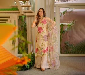 Nouvelle tenue Punjabi magnifique et sexy pour femme, avec un design de col Gharara, robe ethnique pour femmes, bas de tenue en gros pour adultes - Product Image 1