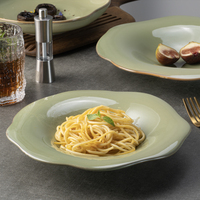 YAYU Nouveaux designs innovants, assiettes à pâtes italiennes en céramique irrégulières personnalisées, couleur vert four, services de vaisselle