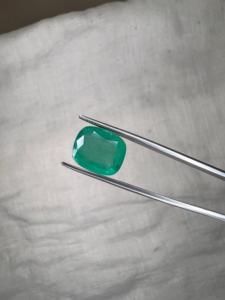 Émeraude naturelle Sakota taille coussin 4,80 carats, pierre précieuse verte de haute qualité, vente en gros - Product Image 3