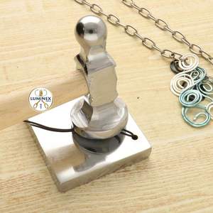 Martillo de carpintero y bloque de trabajo de doble cara con mango de madera de 10.75 pulgadas – Bloque de acero de 1.5 pulgadas con orificio para remachar y doblar - Product Image 5