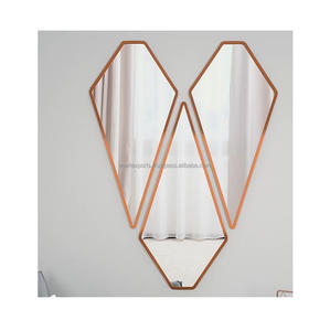 Decoración de espejo de pared de Metal hecha a mano de lujo moderno para exhibición interior y exterior - Product Image 2