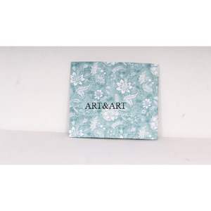 Poubelle en carton DIY à motifs floraux imprimés à la main sur tissu de coton bleu ciel : un projet amusant et créatif pour décorer une maison - Product Image 6