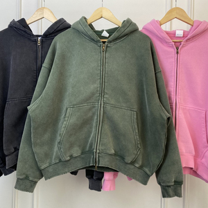 Sudadera con capucha de streetwear de peso pesado, con cremallera completa, hecha a medida, con efecto desgastado, lavado ácido, con parches, hombros caídos y bordados. - Product Image 1