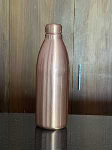 Bouteille d'eau en cuivre moderne, couleur or rose, portable, pour les voyages, article de luxe haut de gamme, flacon de stockage d'eau alcaline. - Product Image 6