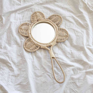 Espejos de mano para niños, tejidos con ratán natural, pequeños y bonitos, ideales como regalos para niñas pequeñas. - Product Image 2
