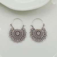 Boucles d'oreilles créoles pendantes pour femme, motif floral bohème, en alliage plaqué argent antique, bijoux fantaisie