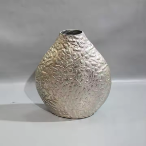 Fábrica de jarrones de metal personalizable decoración del hogar diseño de maletero diseño de metal de calidad por industrias Azora - Product Image 4