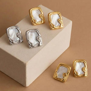 Pendientes Vintage de Acero Inoxidable con Baño de Oro de 18K, Estilo Retro Chic, Venta al por Mayor - Product Image 3