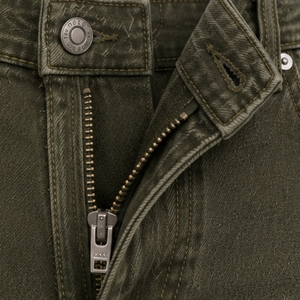 Jean en denim vert olive pour homme, coupe droite, coupe classique, pantalon décontracté tendance, cinq poches, streetwear, avec logo en cuir - Product Image 6