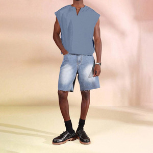 Top Corto Personalizado para Hombre, sin Mangas, Cuello en V, Tejido, Color Azul, Estilo Oversize, Casual, con Bajo sin Rematar, Corte Cuadrado y Efecto Desgastado - Product Image 4