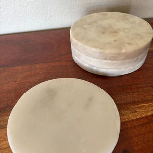 Ensemble de sous-verres ronds en marbre de style côtier, sous-verres en pierre faits à la main - Product Image 1