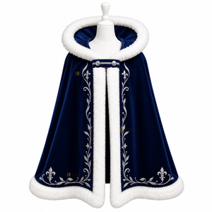 Capa de Terciopelo con Ribete de Piel Blanca y Bordado Plateado, Capa de Disfraz para Festivales y Carnaval con Capucha - Product Image 1