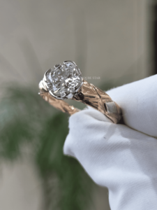 Bague de fiançailles en diamant de laboratoire 1,85 ct certifiée IGI, or blanc 14 carats, taille ajustable, bande sculptée florale, luxe, mariage, femme - Product Image 2