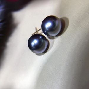 Pendientes de Botón de Oro de 18K con Perlas de Agua Dulce de Doble Uso, Elegantes Cuentas Blancas con Diseño Impecable - Product Image 1