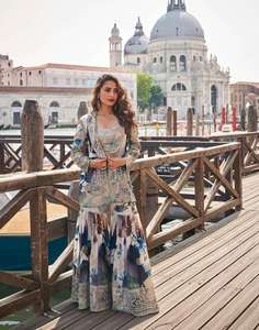 Traje de seda Chinon con bordado en la parte delantera y trasera, chaqueta con trabajo de espejo, blusa y Gharara, elegante ropa india femenina. - Product Image 2