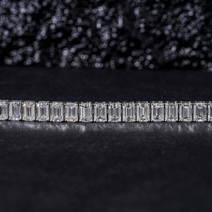 Pulsera de Moissanita de Lujo con Corte Esmeralda, Acabado en Oro Blanco, Joyería Elegante y Brillante, Regalo para Mujer, Boda, Fiesta - Product Image 4