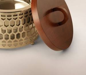 Plat de service de luxe à découpe géométrique, chauffe-plat rond en acier inoxydable avec couvercle en bois de noyer pour le Ramadan, les buffets d'hôtel et les serveurs - Product Image 5