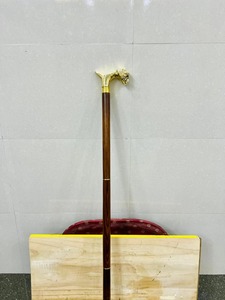 Bastón Multifuncional Hecho a Mano de Madera de Palisandro con Empuñadura de Cabeza de Tigre de Latón de Uttarakand - Product Image 6